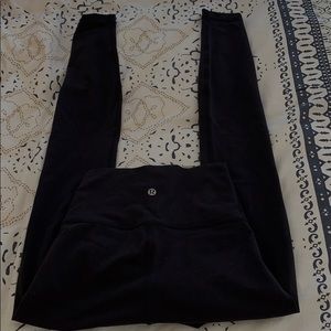 Lululemon Black Wunder Train 28” inseam Leggings